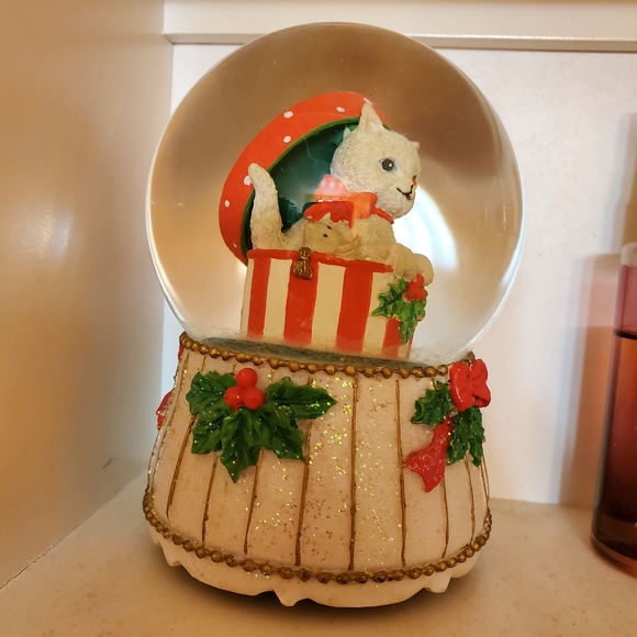 🥳 Host Pick 🥳 Vintage SF Music Box Christmas Kitten Snow Globe - Picture 4 of 5